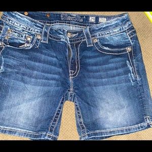 Size 29 Miss Me Mid-shorts